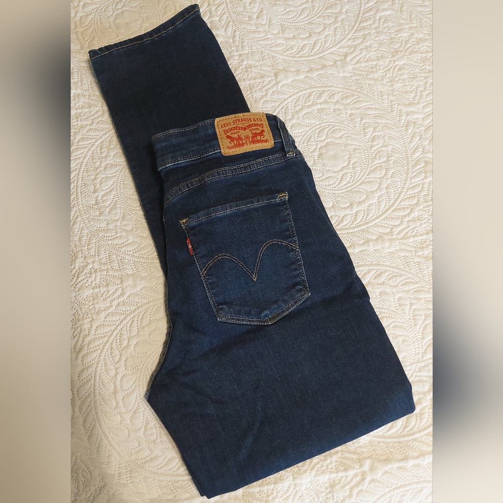 Levis - Picture 3 of 3